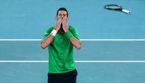 堪萨斯皇家队乔治·布瑞特在“松焦油事件”中因本垒打被取消而暴怒，成为史上经典画面